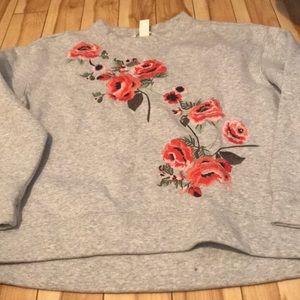 H&M floral embroidered sweat shirt 🌺